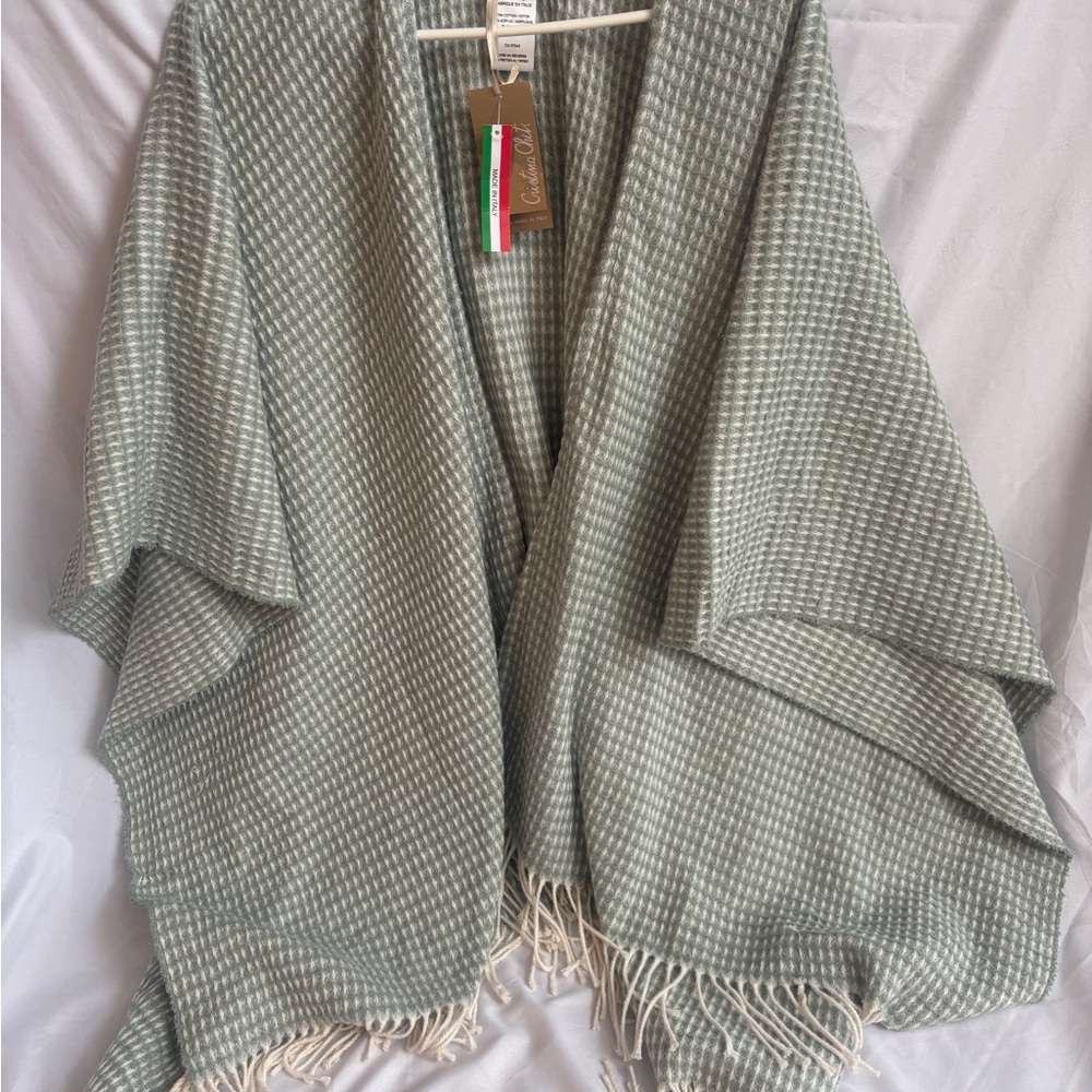 Christina Chiti One Size Sage Green & Cream Women’s Poncho Shawl Coverup Layer